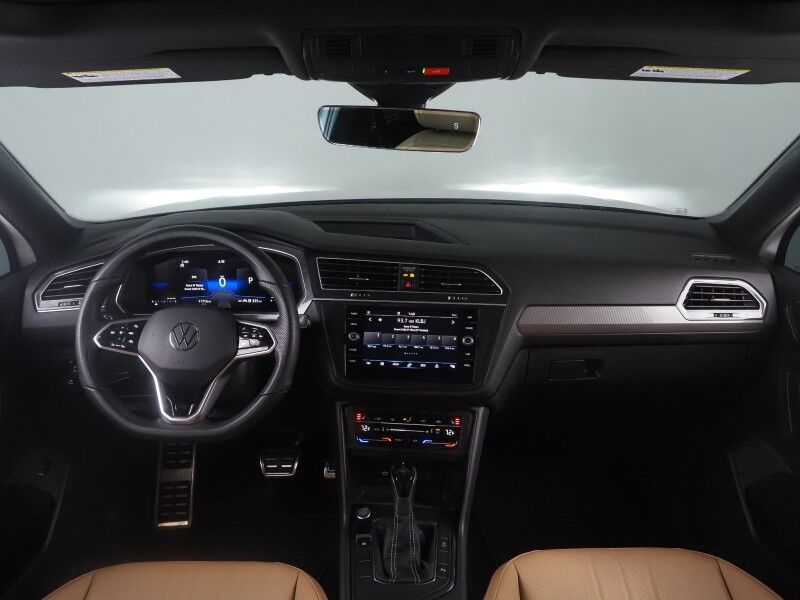 2024 Volkswagen Tiguan SE R-Line Black *ADAPTIVE CRUISE, SAFETY ALERTS, BACKUP-CAMERA, COLOR TOUCHSCREEN, PANORAMA MOONROOF, HEATED SEATS, POWER LIFTGATE, REMOTE START, 19 INCH ALLOYS, WIRELESS CHARGING, ANDROID & APPLE