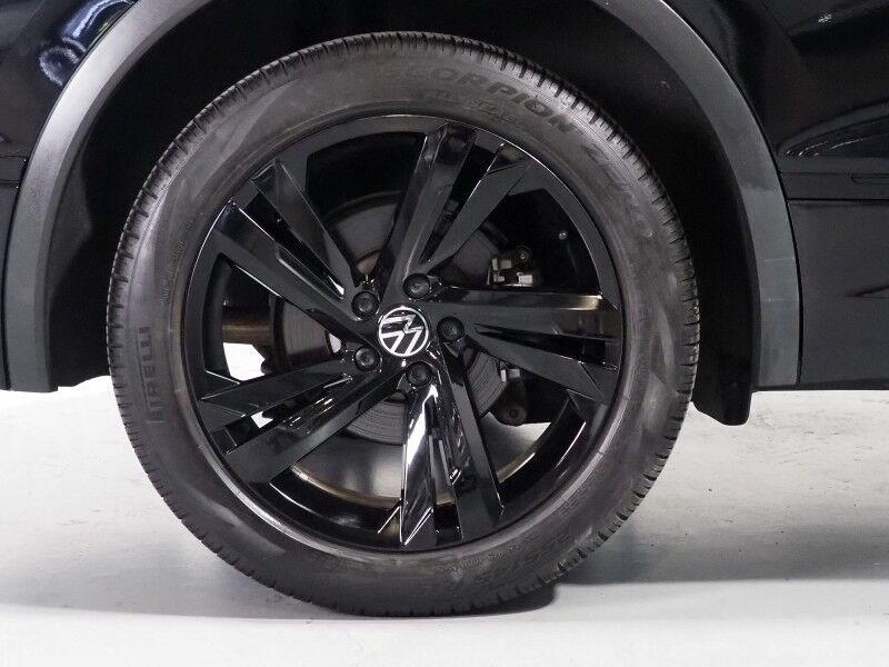 2024 Volkswagen Tiguan SE R-Line Black *ADAPTIVE CRUISE, SAFETY ALERTS, BACKUP-CAMERA, COLOR TOUCHSCREEN, PANORAMA MOONROOF, HEATED SEATS, POWER LIFTGATE, REMOTE START, 19 INCH ALLOYS, WIRELESS CHARGING, ANDROID & APPLE Round Rock TX
