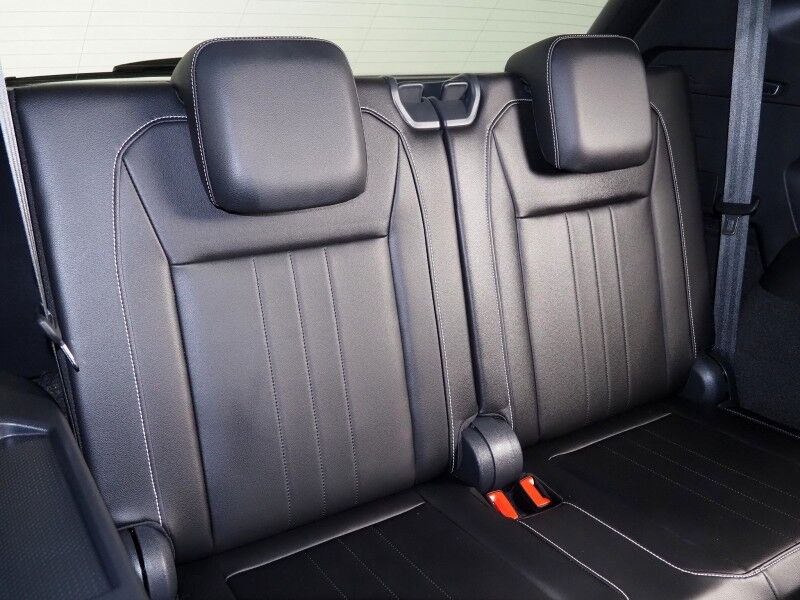 2024 Volkswagen Tiguan SE R-Line Black *ADAPTIVE CRUISE, SAFETY ALERTS, BACKUP-CAMERA, COLOR TOUCHSCREEN, PANORAMA MOONROOF, HEATED SEATS, POWER LIFTGATE, REMOTE START, 19 INCH ALLOYS, WIRELESS CHARGING, ANDROID & APPLE Round Rock TX