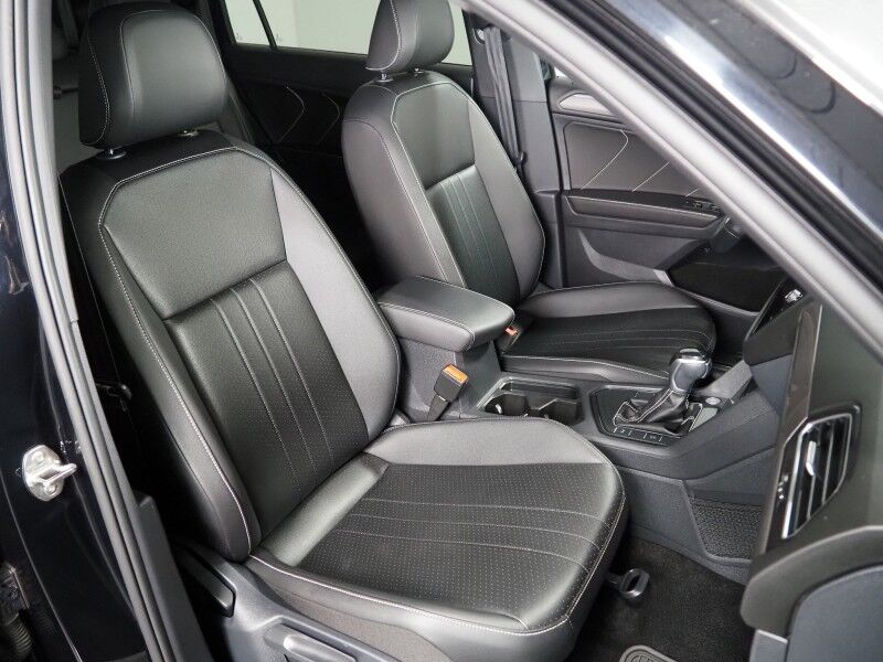 2024 Volkswagen Tiguan SE R-Line Black *ADAPTIVE CRUISE, SAFETY ALERTS, BACKUP-CAMERA, COLOR TOUCHSCREEN, PANORAMA MOONROOF, HEATED SEATS, POWER LIFTGATE, REMOTE START, 19 INCH ALLOYS, WIRELESS CHARGING, ANDROID & APPLE Round Rock TX