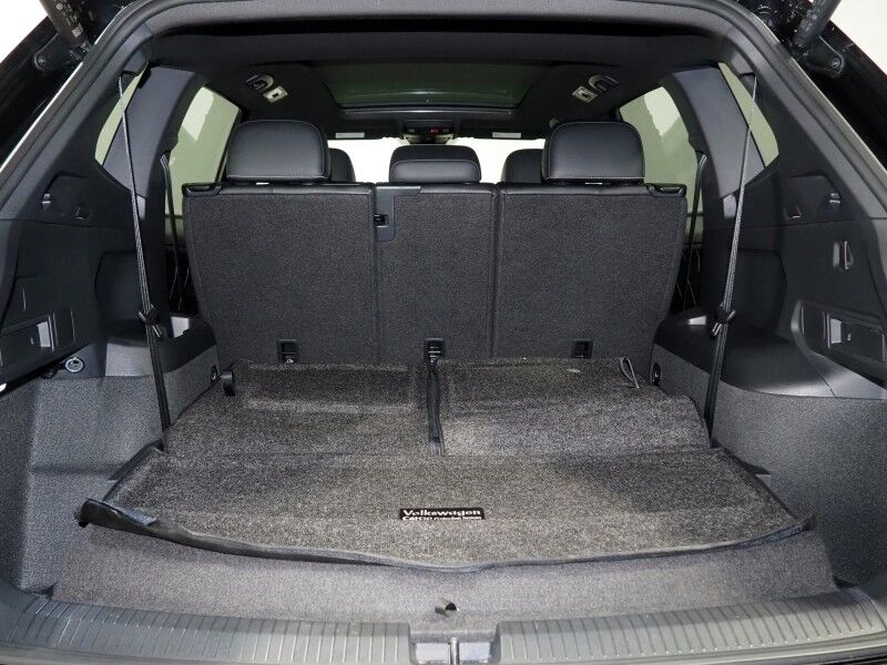 2024 Volkswagen Tiguan SE R-Line Black *ADAPTIVE CRUISE, SAFETY ALERTS, BACKUP-CAMERA, COLOR TOUCHSCREEN, PANORAMA MOONROOF, HEATED SEATS, POWER LIFTGATE, REMOTE START, 19 INCH ALLOYS, WIRELESS CHARGING, ANDROID & APPLE Round Rock TX