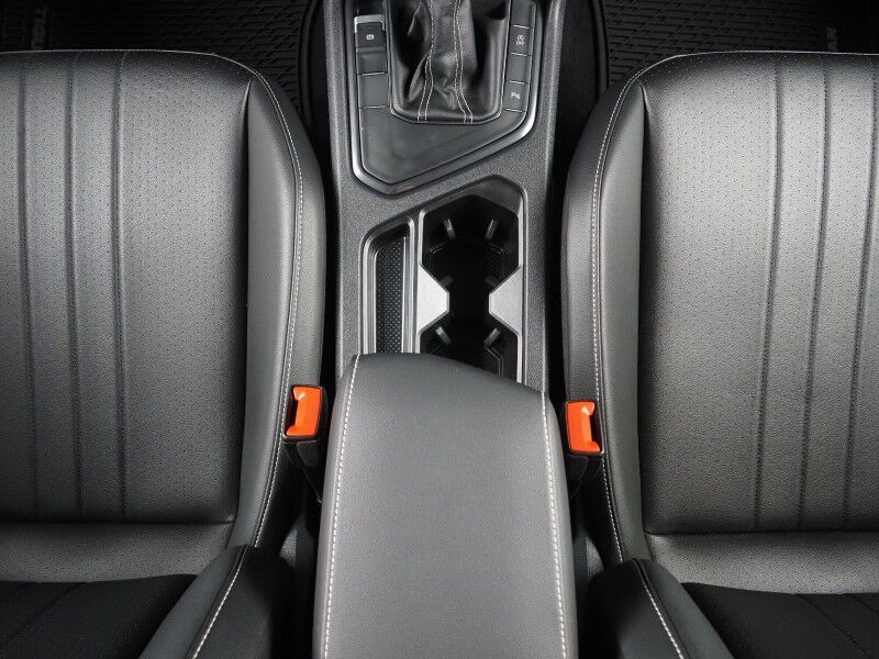 2024 Volkswagen Tiguan SE R-Line Black *ADAPTIVE CRUISE, SAFETY ALERTS, BACKUP-CAMERA, COLOR TOUCHSCREEN, PANORAMA MOONROOF, HEATED SEATS, POWER LIFTGATE, REMOTE START, 19 INCH ALLOYS, WIRELESS CHARGING, ANDROID & APPLE Round Rock TX