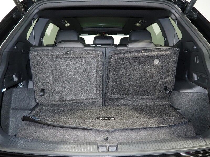 2024 Volkswagen Tiguan SE R-Line Black *ADAPTIVE CRUISE, SAFETY ALERTS, BACKUP-CAMERA, COLOR TOUCHSCREEN, PANORAMA MOONROOF, HEATED SEATS, POWER LIFTGATE, REMOTE START, 19 INCH ALLOYS, WIRELESS CHARGING, ANDROID & APPLE Round Rock TX