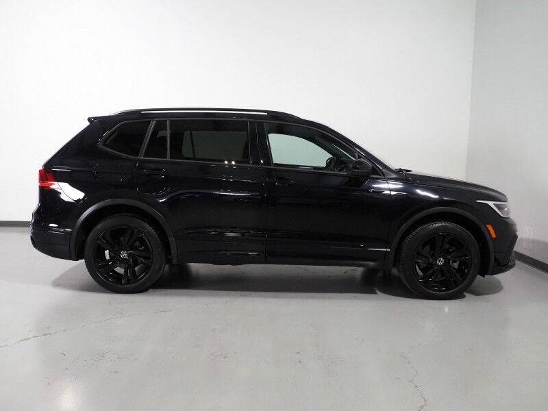 2024 Volkswagen Tiguan SE R-Line Black *ADAPTIVE CRUISE, SAFETY ALERTS, BACKUP-CAMERA, COLOR TOUCHSCREEN, PANORAMA MOONROOF, HEATED SEATS, POWER LIFTGATE, REMOTE START, 19 INCH ALLOYS, WIRELESS CHARGING, ANDROID & APPLE Round Rock TX
