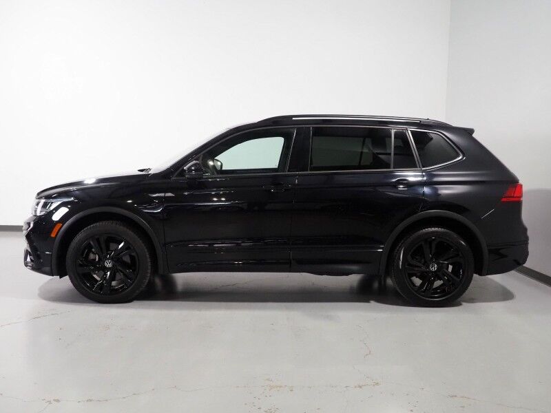 2024 Volkswagen Tiguan SE R-Line Black *ADAPTIVE CRUISE, SAFETY ALERTS, BACKUP-CAMERA, COLOR TOUCHSCREEN, PANORAMA MOONROOF, HEATED SEATS, POWER LIFTGATE, REMOTE START, 19 INCH ALLOYS, WIRELESS CHARGING, ANDROID & APPLE Round Rock TX
