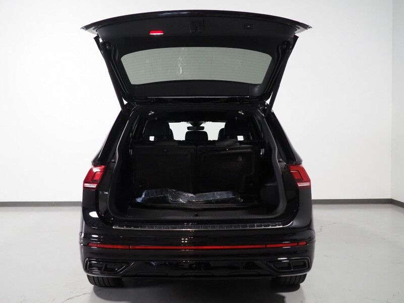 2024 Volkswagen Tiguan SE R-Line Black *ADAPTIVE CRUISE, SAFETY ALERTS, BACKUP-CAMERA, COLOR TOUCHSCREEN, PANORAMA MOONROOF, HEATED SEATS, POWER LIFTGATE, REMOTE START, 19 INCH ALLOYS, WIRELESS CHARGING, ANDROID & APPLE Round Rock TX