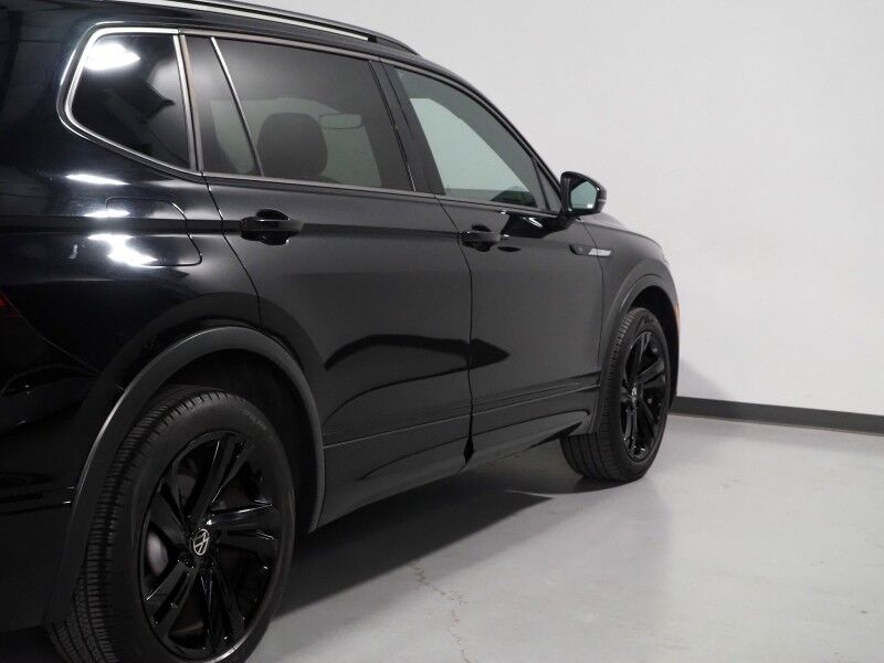 2024 Volkswagen Tiguan SE R-Line Black *ADAPTIVE CRUISE, SAFETY ALERTS, BACKUP-CAMERA, COLOR TOUCHSCREEN, PANORAMA MOONROOF, HEATED SEATS, POWER LIFTGATE, REMOTE START, 19 INCH ALLOYS, WIRELESS CHARGING, ANDROID & APPLE Round Rock TX