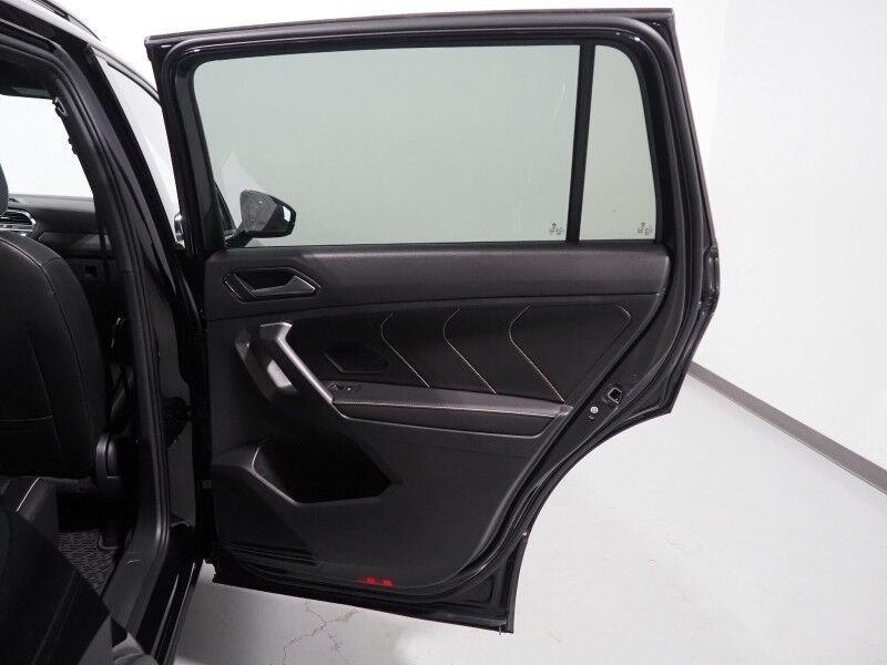 2024 Volkswagen Tiguan SE R-Line Black *ADAPTIVE CRUISE, SAFETY ALERTS, BACKUP-CAMERA, COLOR TOUCHSCREEN, PANORAMA MOONROOF, HEATED SEATS, POWER LIFTGATE, REMOTE START, 19 INCH ALLOYS, WIRELESS CHARGING, ANDROID & APPLE Round Rock TX