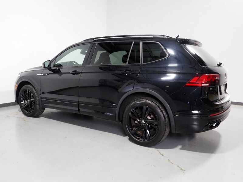 2024 Volkswagen Tiguan SE R-Line Black *ADAPTIVE CRUISE, SAFETY ALERTS, BACKUP-CAMERA, COLOR TOUCHSCREEN, PANORAMA MOONROOF, HEATED SEATS, POWER LIFTGATE, REMOTE START, 19 INCH ALLOYS, WIRELESS CHARGING, ANDROID & APPLE Round Rock TX