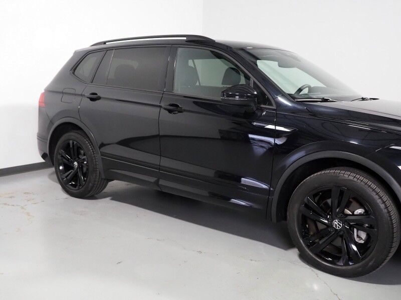2024 Volkswagen Tiguan SE R-Line Black *ADAPTIVE CRUISE, SAFETY ALERTS, BACKUP-CAMERA, COLOR TOUCHSCREEN, PANORAMA MOONROOF, HEATED SEATS, POWER LIFTGATE, REMOTE START, 19 INCH ALLOYS, WIRELESS CHARGING, ANDROID & APPLE Round Rock TX