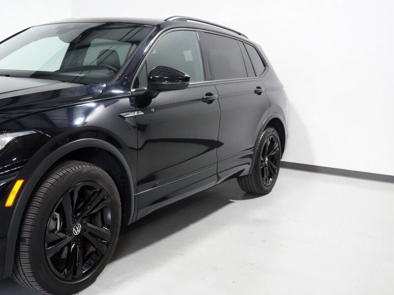 2024 Volkswagen Tiguan SE R-Line Black *ADAPTIVE CRUISE, SAFETY ALERTS, BACKUP-CAMERA, COLOR TOUCHSCREEN, PANORAMA MOONROOF, HEATED SEATS, POWER LIFTGATE, REMOTE START, 19 INCH ALLOYS, WIRELESS CHARGING, ANDROID & APPLE Round Rock TX
