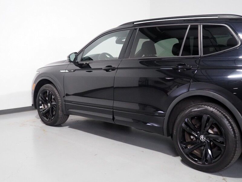 2024 Volkswagen Tiguan SE R-Line Black *ADAPTIVE CRUISE, SAFETY ALERTS, BACKUP-CAMERA, COLOR TOUCHSCREEN, PANORAMA MOONROOF, HEATED SEATS, POWER LIFTGATE, REMOTE START, 19 INCH ALLOYS, WIRELESS CHARGING, ANDROID & APPLE Round Rock TX