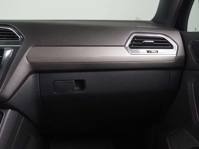 2024 Volkswagen Tiguan SE R-Line Black *ADAPTIVE CRUISE, SAFETY ALERTS, BACKUP-CAMERA, COLOR TOUCHSCREEN, PANORAMA MOONROOF, HEATED SEATS, POWER LIFTGATE, REMOTE START, 19 INCH ALLOYS, WIRELESS CHARGING, ANDROID & APPLE Round Rock TX