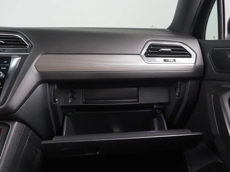2024 Volkswagen Tiguan SE R-Line Black *ADAPTIVE CRUISE, SAFETY ALERTS, BACKUP-CAMERA, COLOR TOUCHSCREEN, PANORAMA MOONROOF, HEATED SEATS, POWER LIFTGATE, REMOTE START, 19 INCH ALLOYS, WIRELESS CHARGING, ANDROID & APPLE Round Rock TX