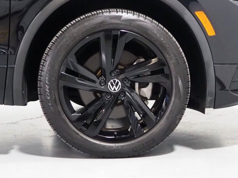 2024 Volkswagen Tiguan SE R-Line Black *ADAPTIVE CRUISE, SAFETY ALERTS, BACKUP-CAMERA, COLOR TOUCHSCREEN, PANORAMA MOONROOF, HEATED SEATS, POWER LIFTGATE, REMOTE START, 19 INCH ALLOYS, WIRELESS CHARGING, ANDROID & APPLE Round Rock TX