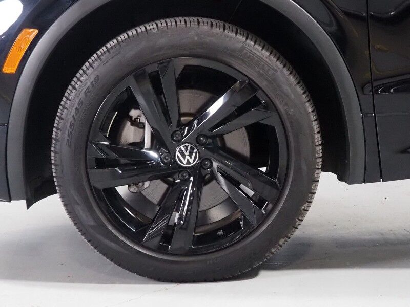 2024 Volkswagen Tiguan SE R-Line Black *ADAPTIVE CRUISE, SAFETY ALERTS, BACKUP-CAMERA, COLOR TOUCHSCREEN, PANORAMA MOONROOF, HEATED SEATS, POWER LIFTGATE, REMOTE START, 19 INCH ALLOYS, WIRELESS CHARGING, ANDROID & APPLE Round Rock TX