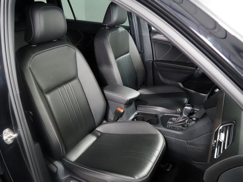 2024 Volkswagen Tiguan SE R-Line Black *ADAPTIVE CRUISE, SAFETY ALERTS, BACKUP-CAMERA, COLOR TOUCHSCREEN, PANORAMA MOONROOF, HEATED SEATS, POWER LIFTGATE, REMOTE START, 19 INCH ALLOYS, WIRELESS CHARGING, ANDROID & APPLE