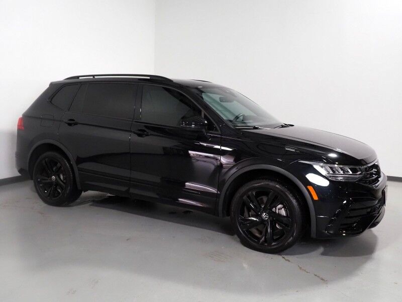 2024 Volkswagen Tiguan SE R-Line Black *ADAPTIVE CRUISE, SAFETY ALERTS, BACKUP-CAMERA, COLOR TOUCHSCREEN, PANORAMA MOONROOF, HEATED SEATS, POWER LIFTGATE, REMOTE START, 19 INCH ALLOYS, WIRELESS CHARGING, ANDROID & APPLE