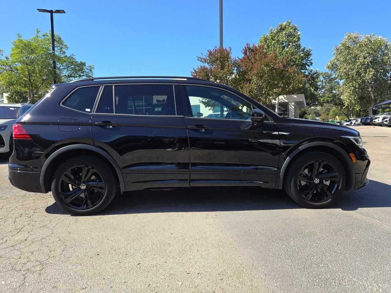2024 Volkswagen Tiguan SE R-Line Black