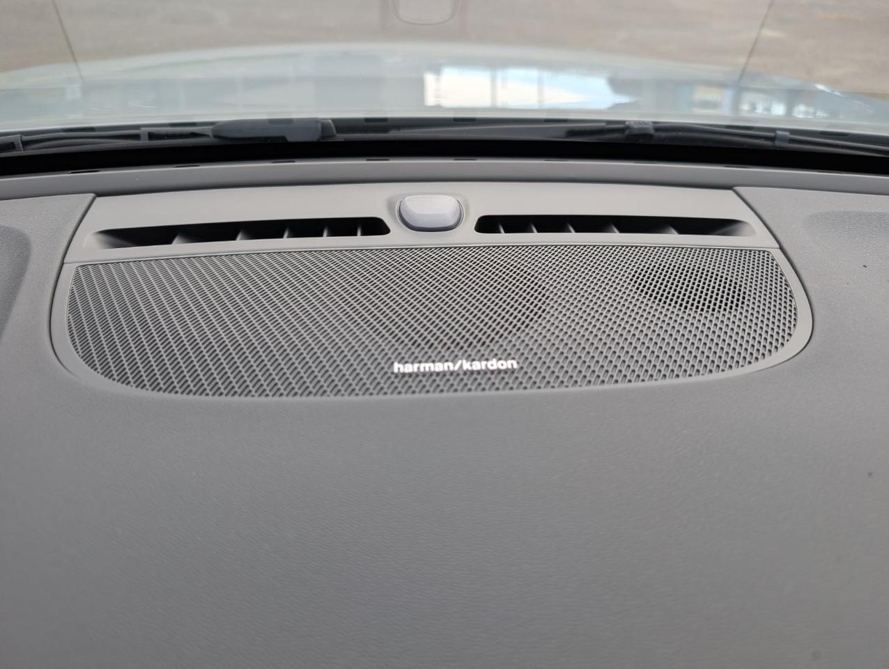 2024 Volvo C40 Recharge Dual Motor AWD ULTIMATE | 402hp, HK Premium Audio, Pilot Assist, 360° Cam, 4 Heated Seats & Wheel Portland OR