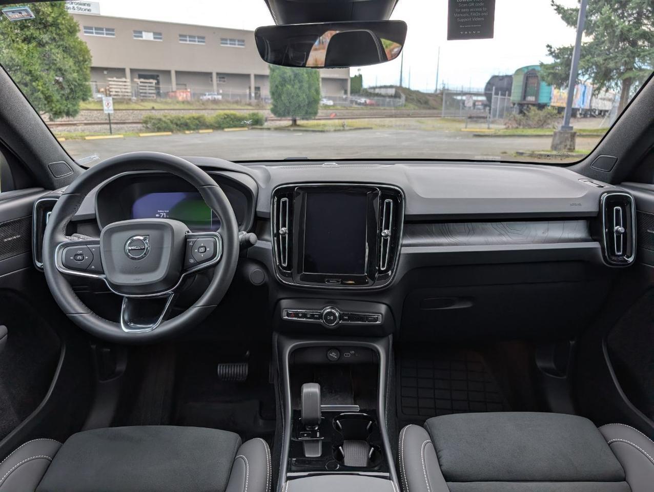 2024 Volvo C40 Recharge Dual Motor AWD ULTIMATE | 402hp, HK Premium Audio, Pilot Assist, 360° Cam, 4 Heated Seats & Wheel Portland OR