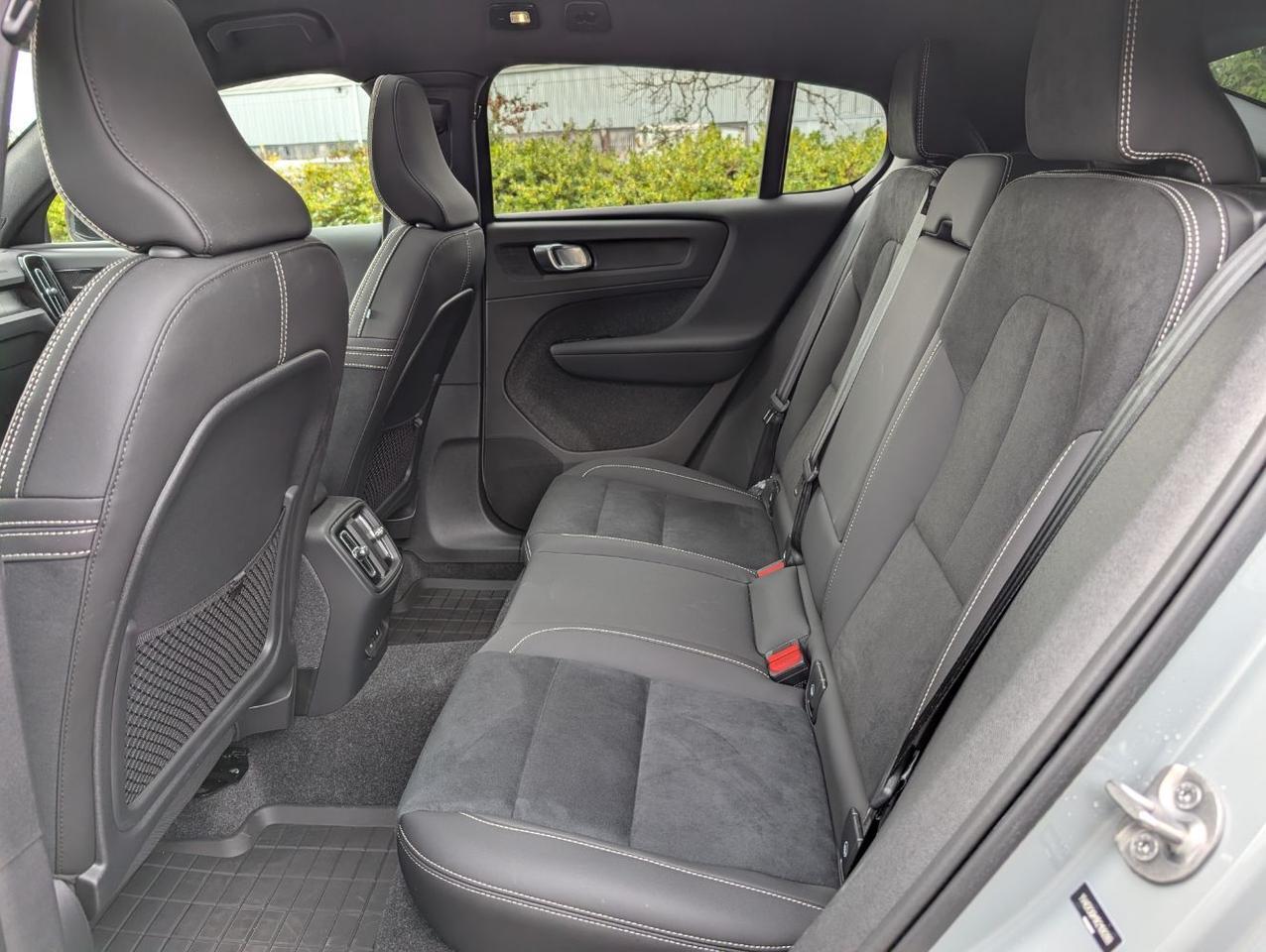 2024 Volvo C40 Recharge Dual Motor AWD ULTIMATE | 402hp, HK Premium Audio, Pilot Assist, 360° Cam, 4 Heated Seats & Wheel Portland OR