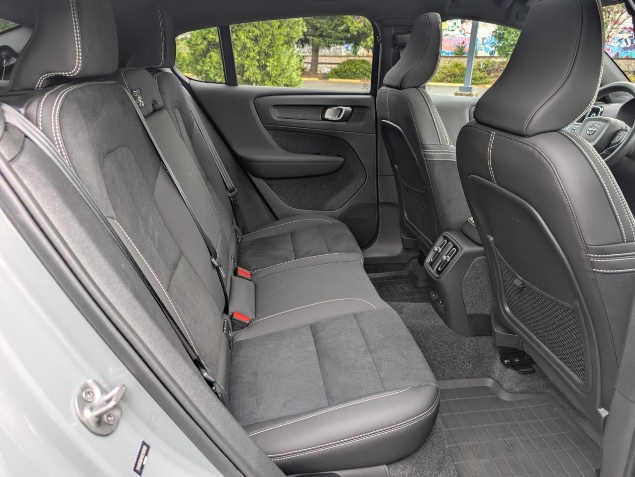 2024 Volvo C40 Recharge Dual Motor AWD ULTIMATE | 402hp, HK Premium Audio, Pilot Assist, 360° Cam, 4 Heated Seats & Wheel Portland OR