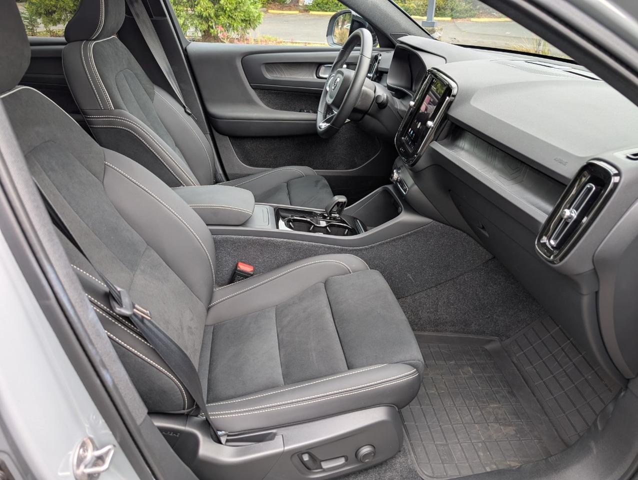 2024 Volvo C40 Recharge Dual Motor AWD ULTIMATE | 402hp, HK Premium Audio, Pilot Assist, 360° Cam, 4 Heated Seats & Wheel Portland OR