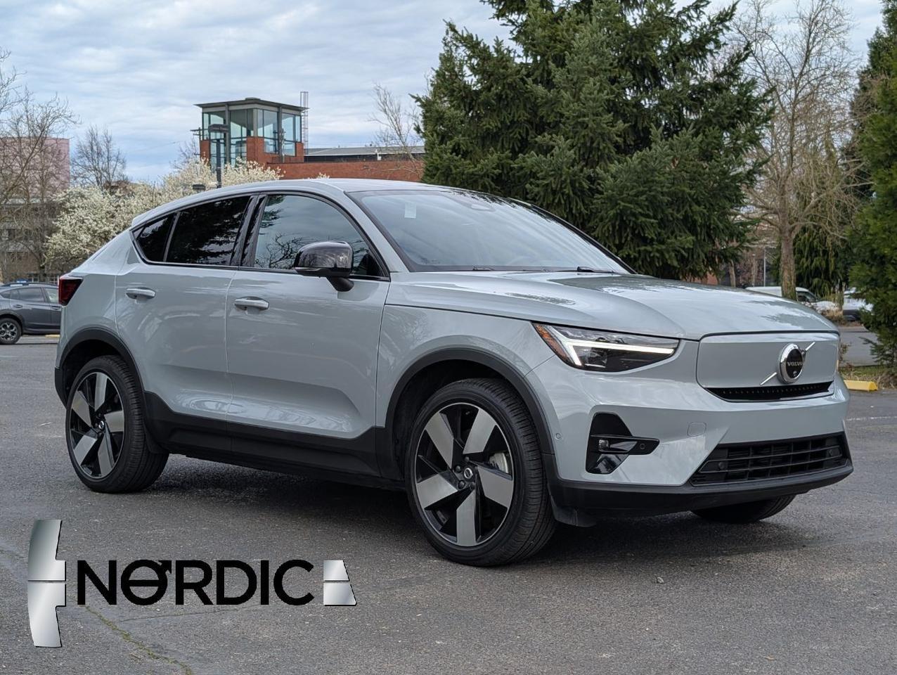 2024 Volvo C40 Recharge Dual Motor AWD ULTIMATE | 402hp, HK Premium Audio, Pilot Assist, 360° Cam, 4 Heated Seats & Wheel