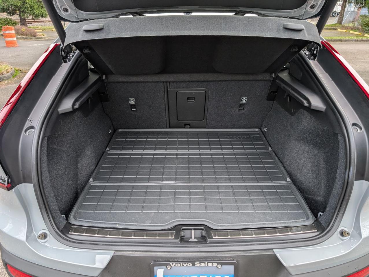 2024 Volvo C40 Recharge Dual Motor AWD ULTIMATE | 402hp, HK Premium Audio, Pilot Assist, 360° Cam, 4 Heated Seats & Wheel Portland OR