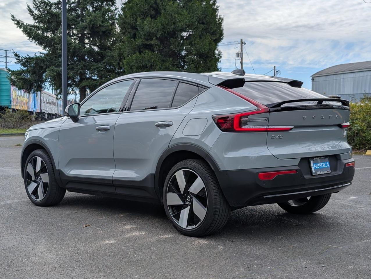 2024 Volvo C40 Recharge Dual Motor AWD ULTIMATE | 402hp, HK Premium Audio, Pilot Assist, 360° Cam, 4 Heated Seats & Wheel Portland OR