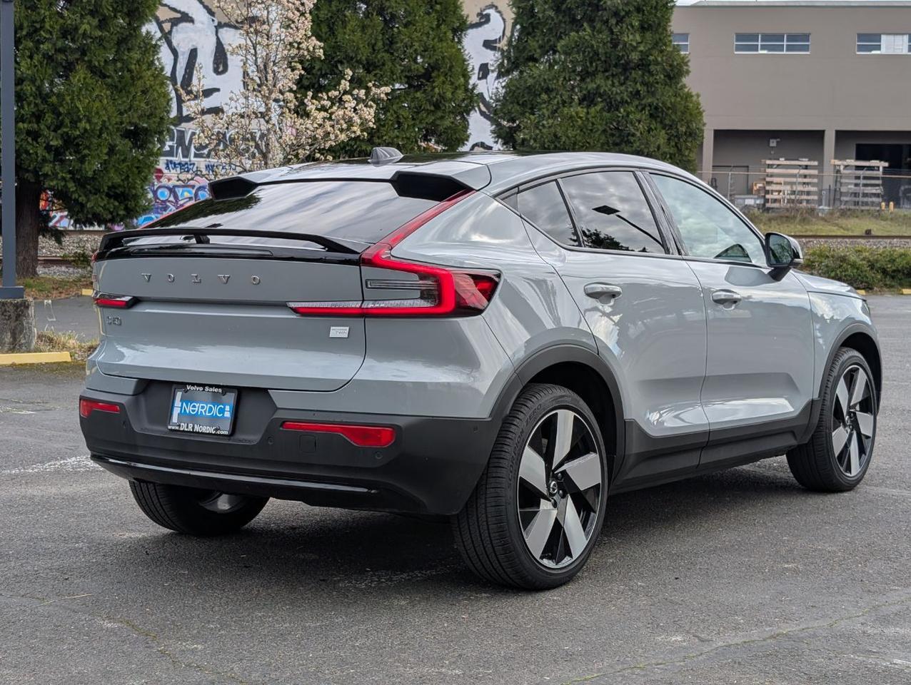 2024 Volvo C40 Recharge Dual Motor AWD ULTIMATE | 402hp, HK Premium Audio, Pilot Assist, 360° Cam, 4 Heated Seats & Wheel Portland OR