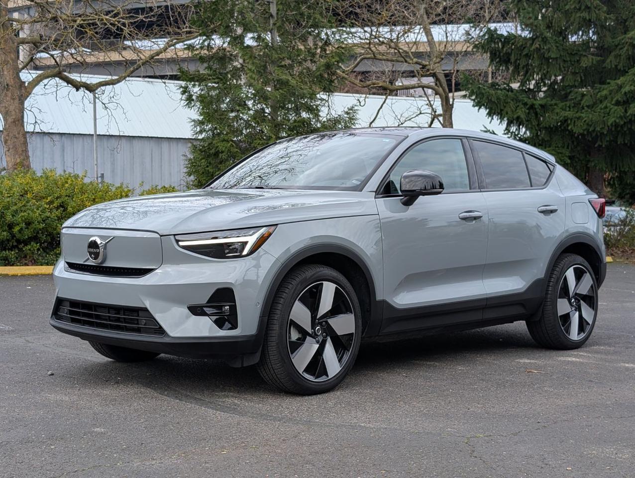 2024 Volvo C40 Recharge Dual Motor AWD ULTIMATE | 402hp, HK Premium Audio, Pilot Assist, 360° Cam, 4 Heated Seats & Wheel Portland OR