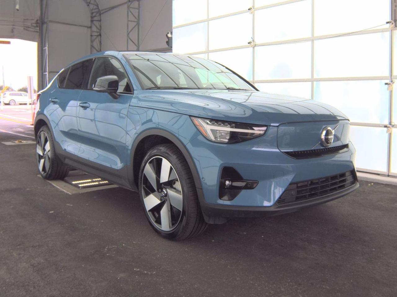 2024 Volvo C40 Recharge P8 Long Range 297mi* ULTIMATE w/Harman Kardon, Pilot Assist, Heat Pump, 4 Heated Seats & Wheel Portland OR