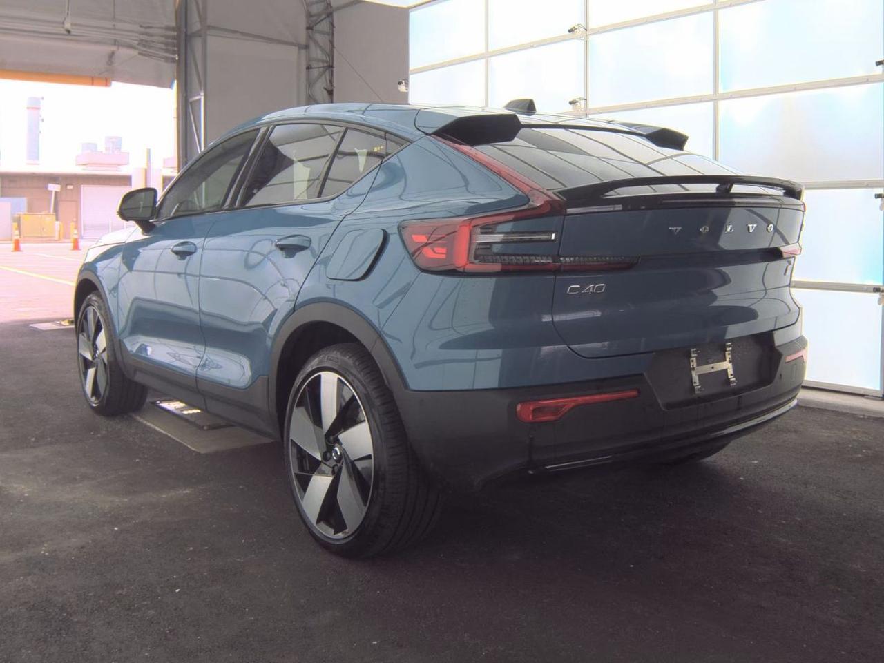 2024 Volvo C40 Recharge P8 Long Range 297mi* ULTIMATE w/Harman Kardon, Pilot Assist, Heat Pump, 4 Heated Seats & Wheel Portland OR