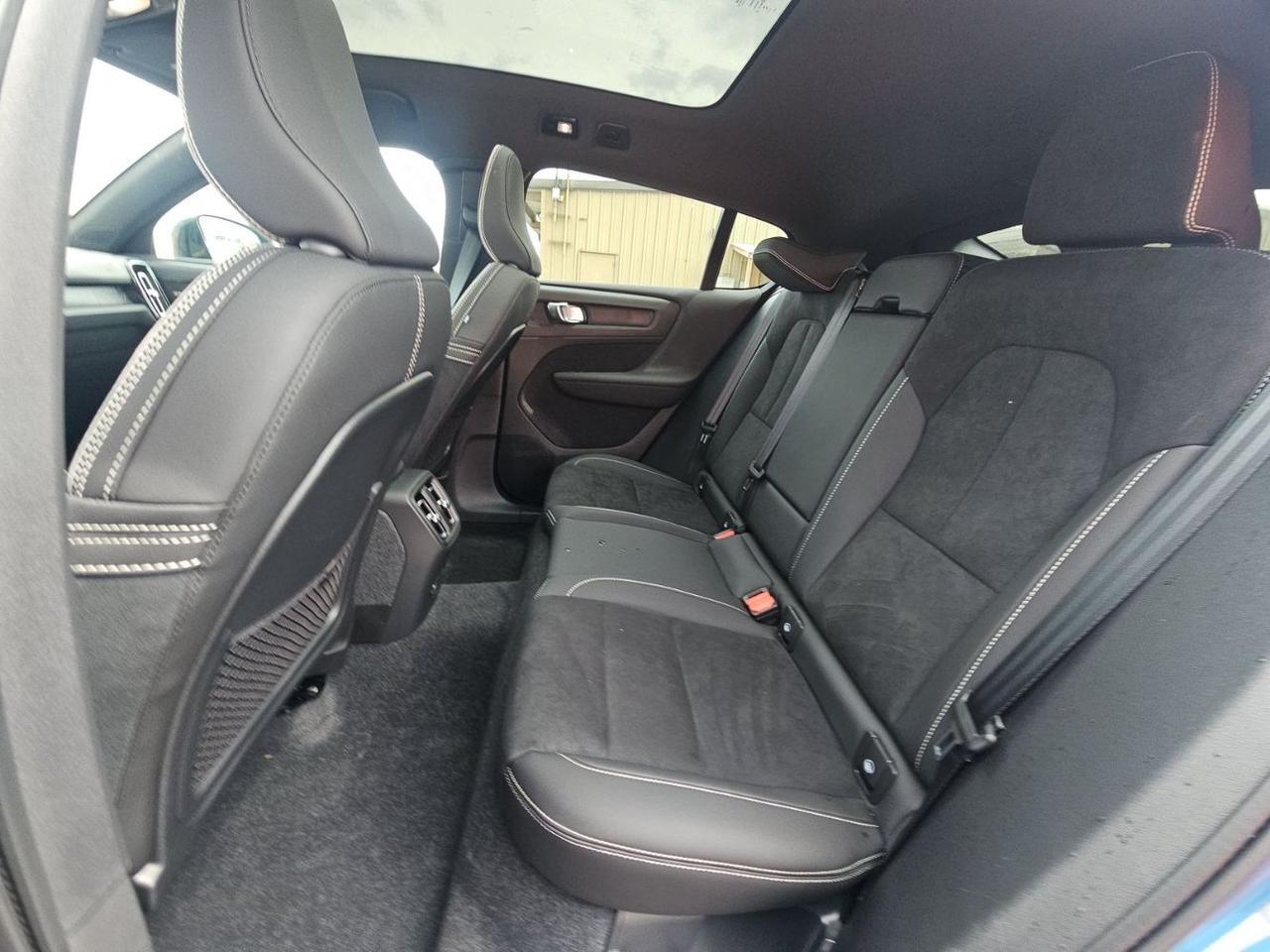 2024 Volvo C40 Recharge P8 Long Range 297mi* ULTIMATE w/Harman Kardon, Pilot Assist, Heat Pump, 4 Heated Seats & Wheel Portland OR