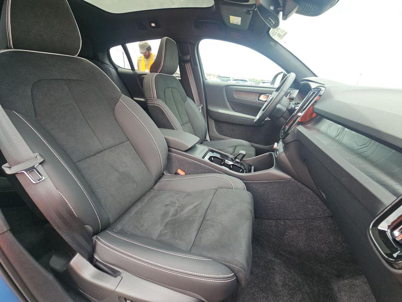 2024 Volvo C40 Recharge P8 Long Range 297mi* ULTIMATE w/Harman Kardon, Pilot Assist, Heat Pump, 4 Heated Seats & Wheel Portland OR