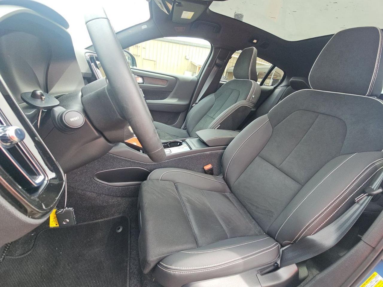 2024 Volvo C40 Recharge P8 Long Range 297mi* ULTIMATE w/Harman Kardon, Pilot Assist, Heat Pump, 4 Heated Seats & Wheel Portland OR