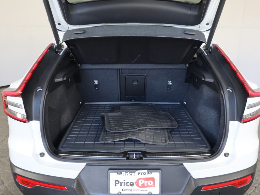 2024 Volvo C40 Recharge Pure Electric Twin AWD Core Maumee OH