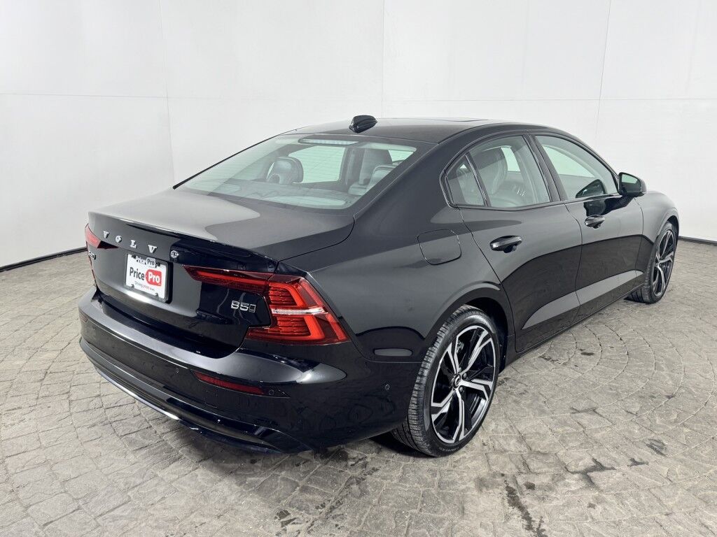 2024 Volvo S60 AWD Plus Dark Theme Maumee OH