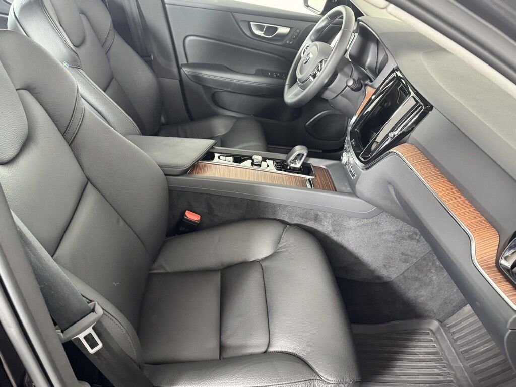 2024 Volvo S60 AWD Plus Dark Theme Maumee OH