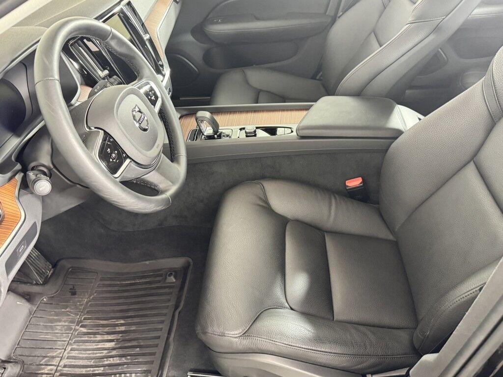 2024 Volvo S60 AWD Plus Dark Theme Maumee OH