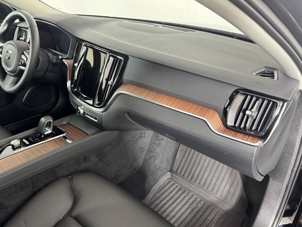2024 Volvo S60 AWD Plus Dark Theme Maumee OH