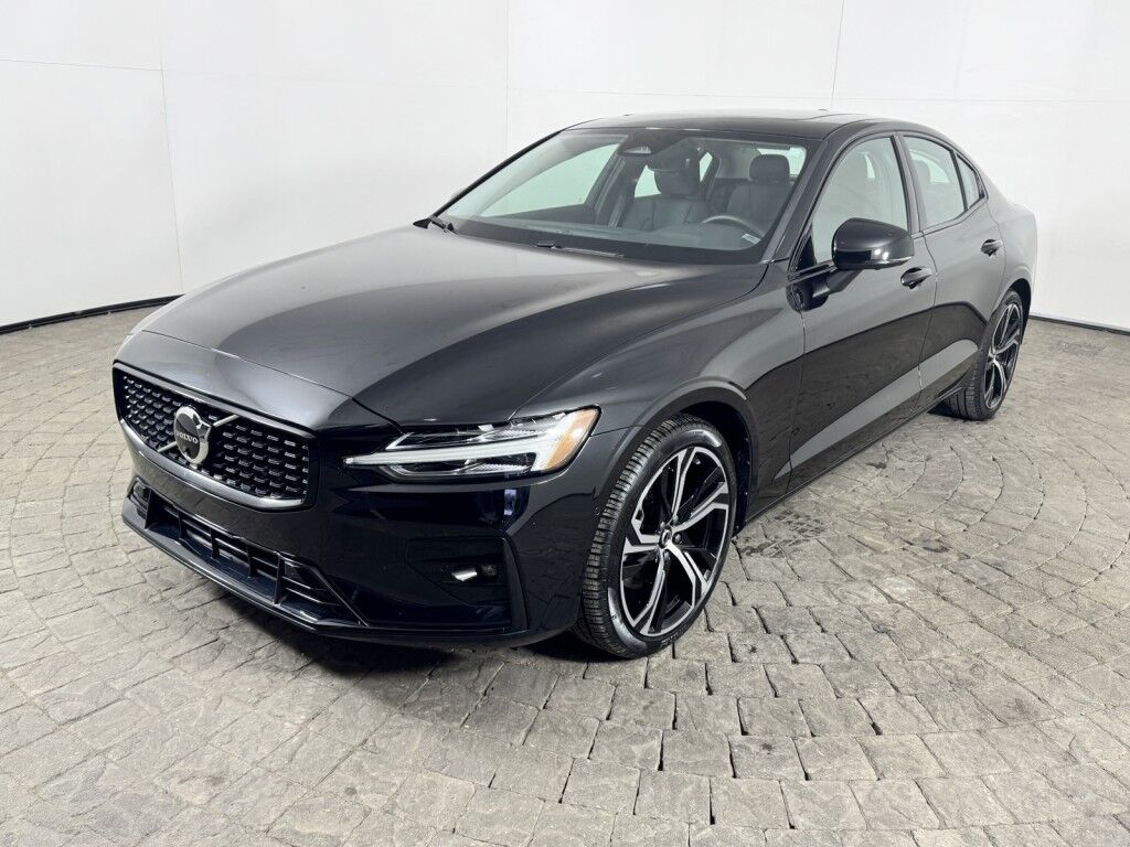 2024 Volvo S60 AWD Plus Dark Theme