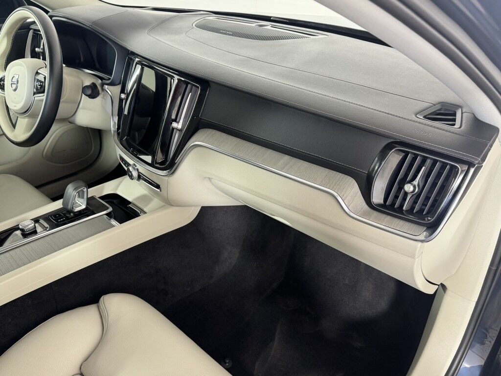 2024 Volvo S60 AWD Ultimate Dark Theme Maumee OH