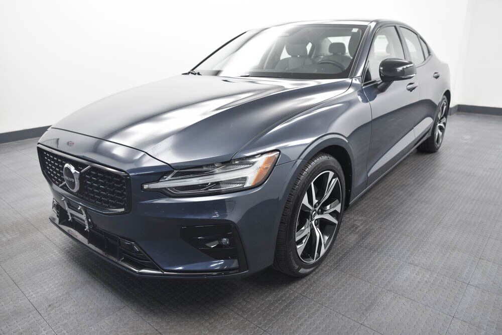 2024 Volvo S60 B5 Core Dark Theme Akron OH