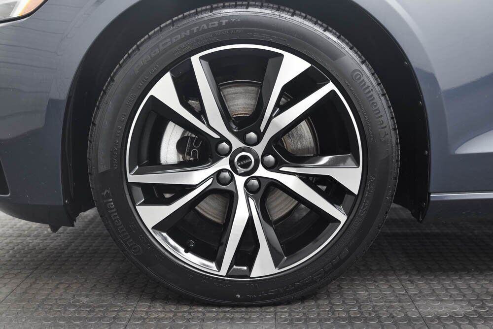 2024 Volvo S60 B5 Core Dark Theme Akron OH