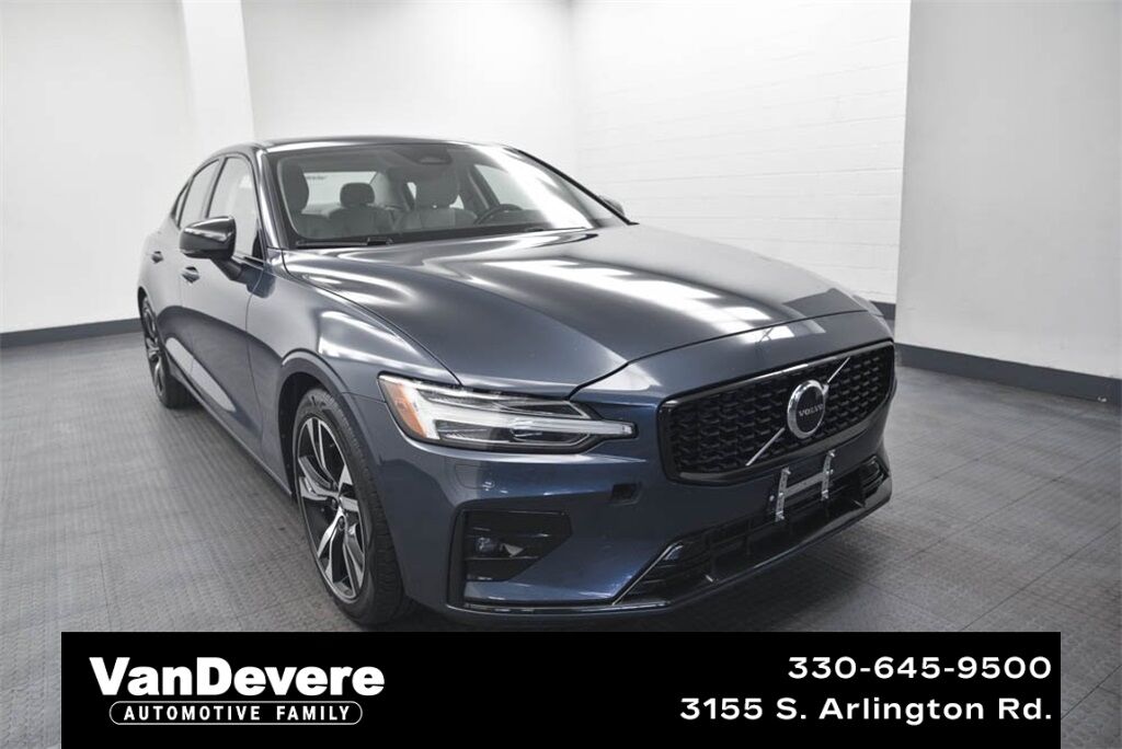 2024 Volvo S60 B5 Core Dark Theme Akron OH