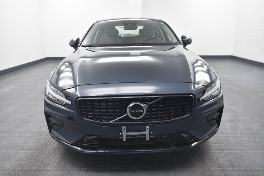 2024 Volvo S60 B5 Core Dark Theme Akron OH