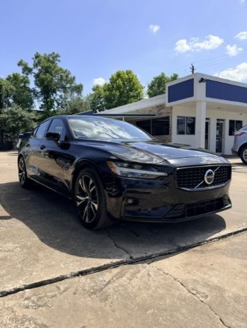 2024 Volvo S60 B5 Core Dark Theme